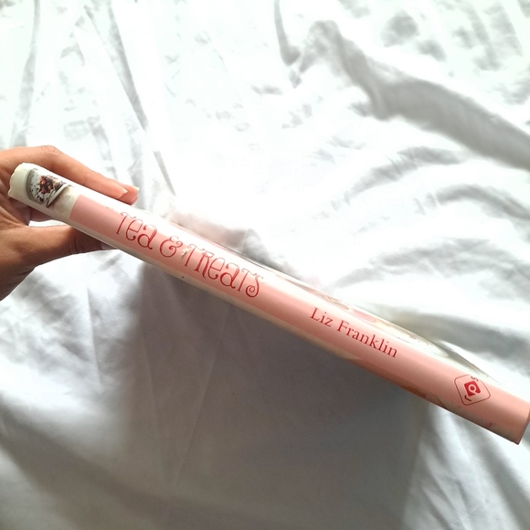 Tea and Treats: Perfect Pairings for Brews and BakesBook by Liz Franklin - Picture 3 of 10